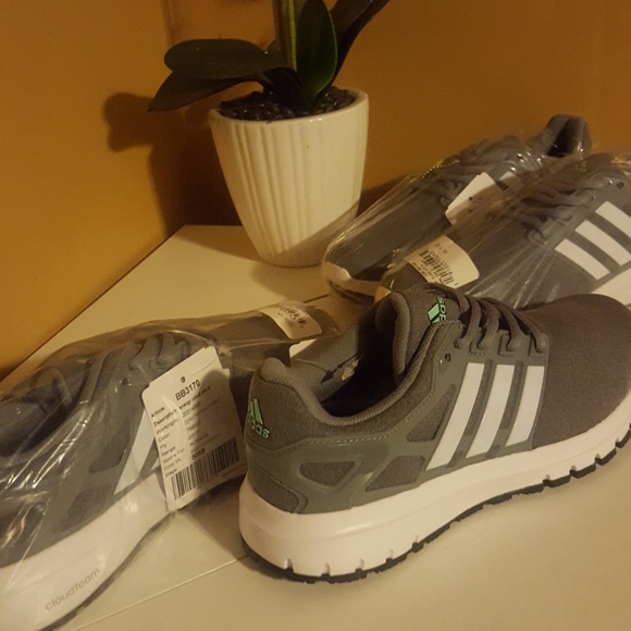 Adidas shoes - Picture 1 of 1